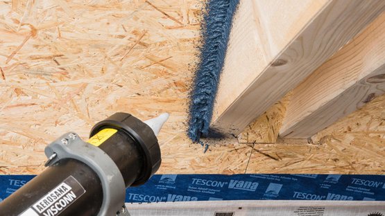 13. Voegen/poriën besproeien met AEROSANA VISCONN FIBRE