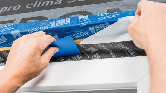 6. CONTEGA SOLIDO EXO-D in de dagkant verlijmen en aanwrijven